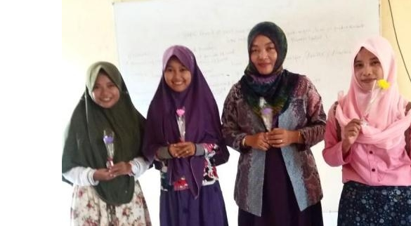 Hari Perempuan, IMABA Putri Bagi-Bagi Bunga